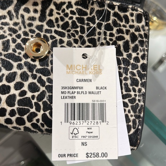 MICHAEL KORS
Carmen Medium Flap Bifold Faux Fur-Leather Wallet
Black
NWT - Picture 16 of 16